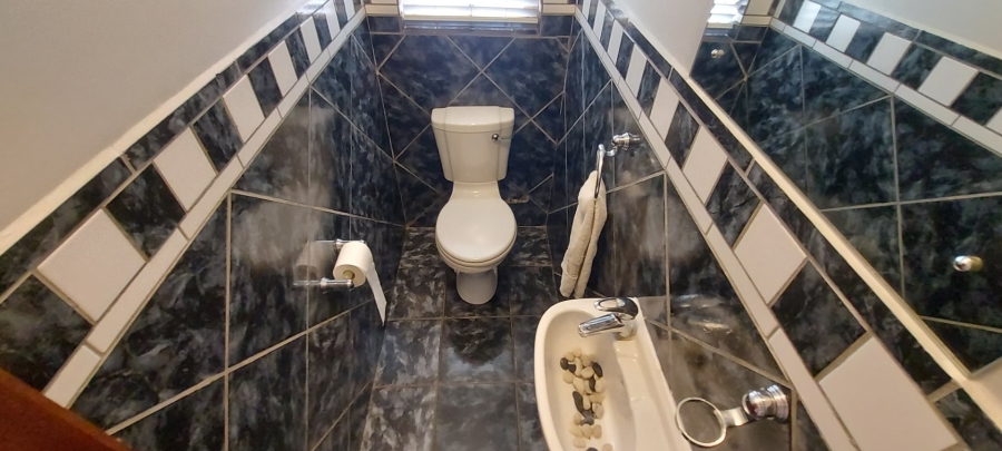 4 Bedroom Property for Sale in Albertinia Western Cape